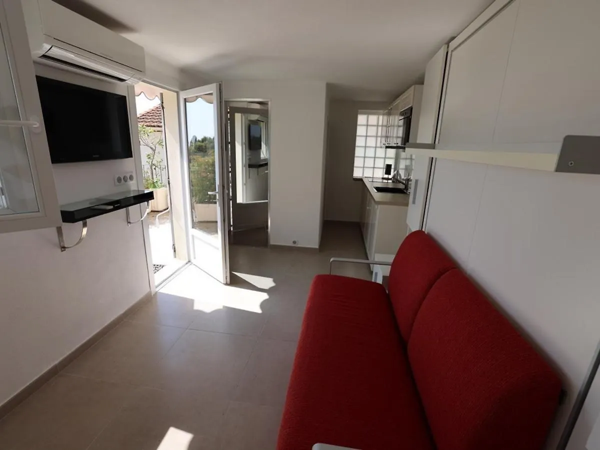 Lägenhet Charmant Studio Renove Avec Terrasse, Climatisation Et Wifi Gratuit - Fr-1-196-166 Menton