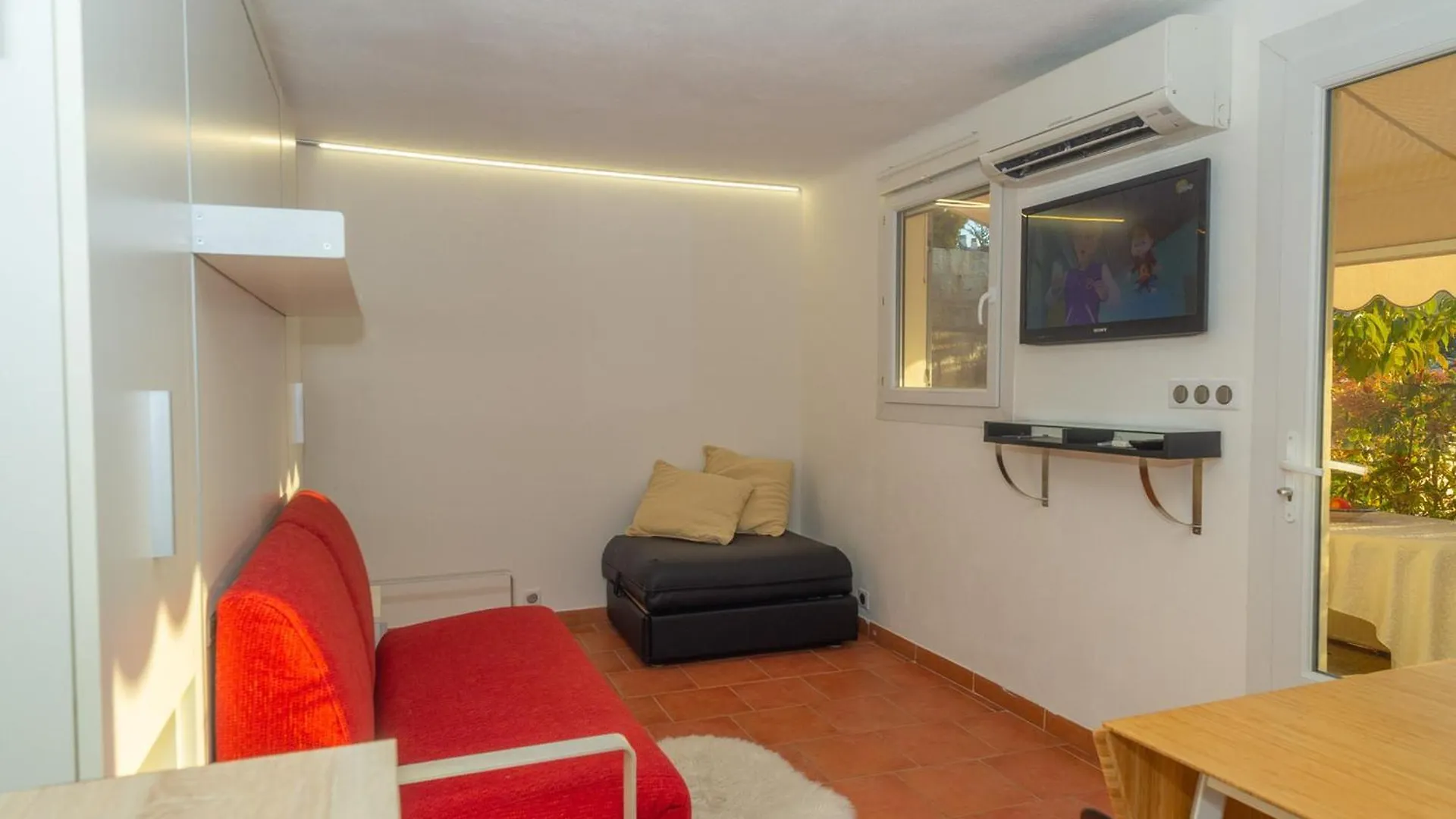 Charmant Studio Renove Avec Terrasse, Climatisation Et Wifi Gratuit - Fr-1-196-166 Menton Lägenhet