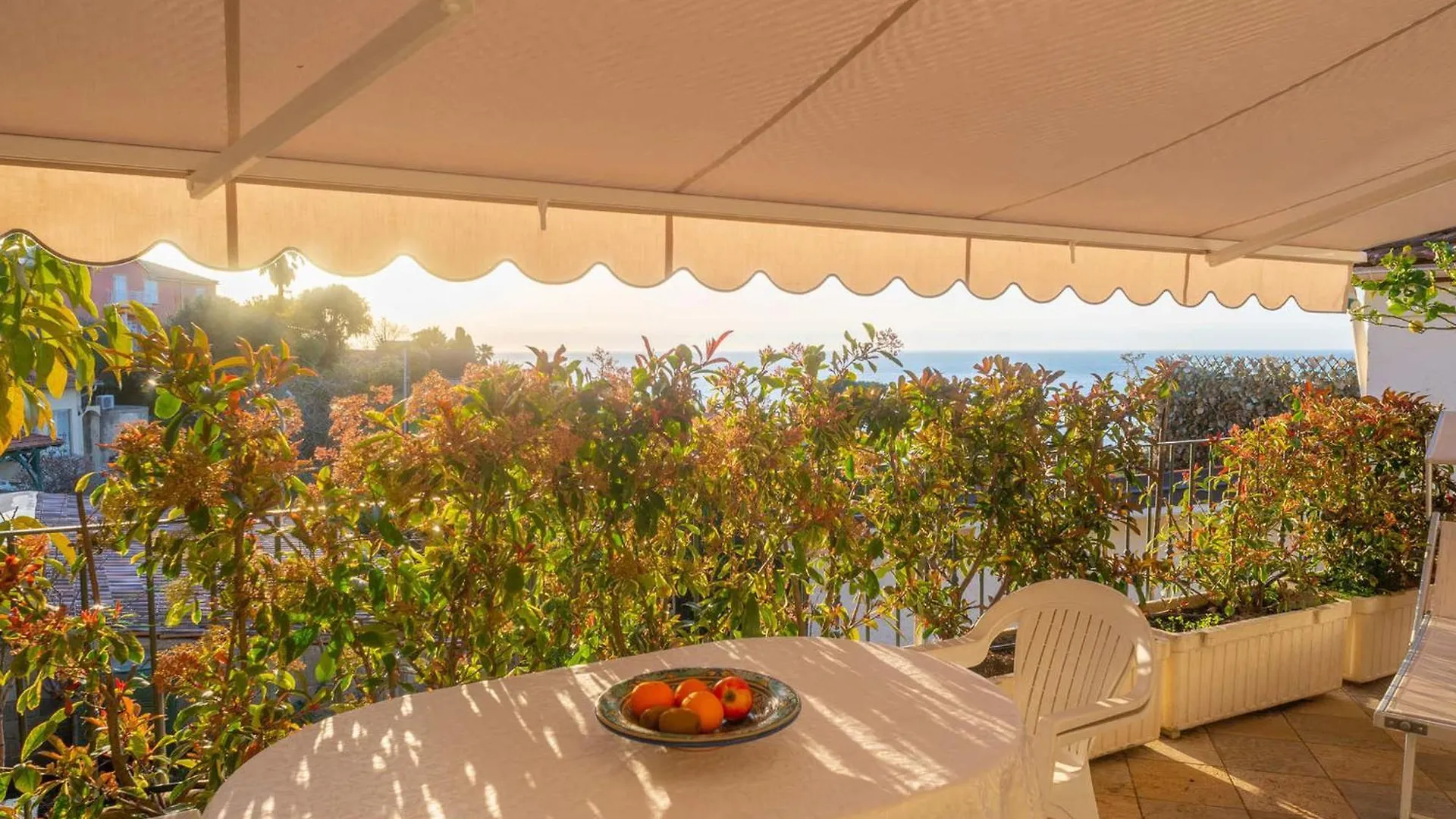 Charmant Studio Renove Avec Terrasse, Climatisation Et Wifi Gratuit - Fr-1-196-166 Menton Frankrike