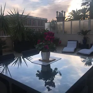 Terrasse Dans Palace Centre Apartment